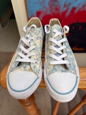 Airwalk Tropical Print Sneakers, size 9